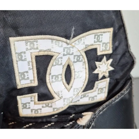 DC Womens Lodge Boots Snow Waterproof Faux Fur Black White US Size 8 (EUR 39) - Picture 3 of 7